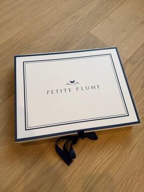 Petite Plume White & Navy Gift Box